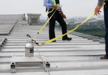 屋頂安全鉤怎么和屋頂梯子結合使用